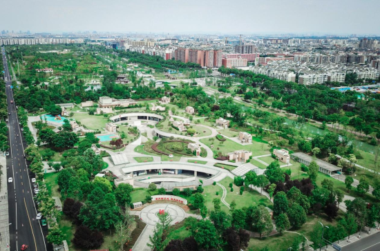 (空港中央公园 王鸿明摄) (空港中央公园 王鸿明摄)