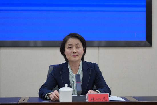 �ɶ����˴�ί��칫����������һ��