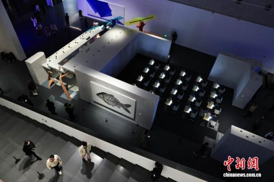 2��8�գ��ڳɶ��������ݣ��ι��߹ۿ����̻�ָ�����ɶ�˫��չ���������� ���� ��