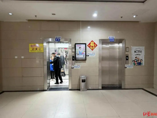 ▲东方新城小区更新后的电梯 ▲东方新城小区更新后的电梯