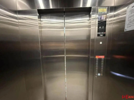 ▲翡翠城一期小区更新后的电梯 ▲翡翠城一期小区更新后的电梯