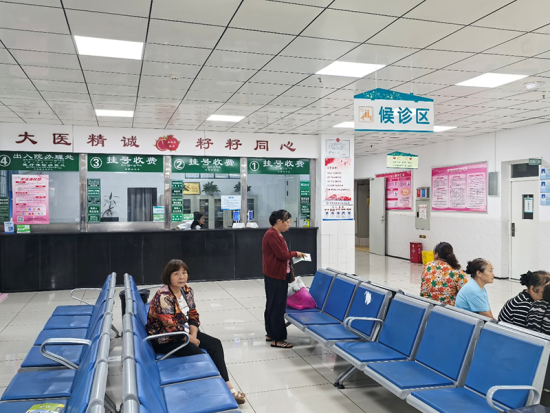 什邡市民族医院候诊区 摄影 薛雨桢 什邡市民族医院候诊区 摄影 薛雨桢