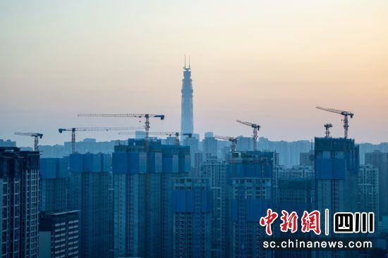 成都正在建设中的高层住宅。(资料图)刘忠俊摄 成都正在建设中的高层住宅。(资料图)刘忠俊摄