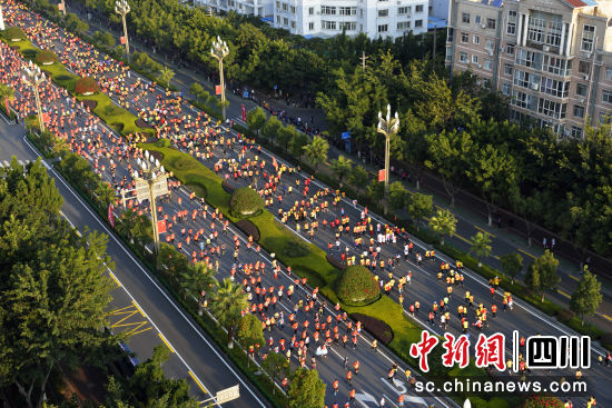 西昌邛海湿地马拉松赛资料图。 赛事组委会供图 西昌邛海湿地马拉松赛资料图。 赛事组委会供图