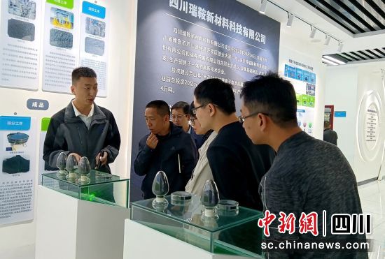 参观现场。天全县委统战部 供图 参观现场。天全县委统战部 供图