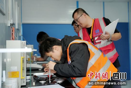 中建八局第十届施工技能大赛基础设施技能分赛在遂宁举行,图为大赛现场。中建八局 供图 中建八局第十届施工技能大赛基础设施技能分赛在遂宁举行,图为大赛现场。中建八局 供图
