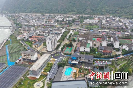绵虒镇绵丰村全景。 绵虒镇绵丰村全景。
