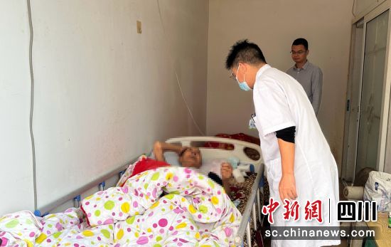 上门评残现场。 上门评残现场。