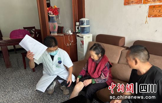 上门评残现场。 上门评残现场。