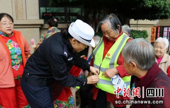 宣传活动现场。 宣传活动现场。