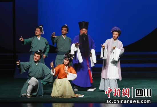 川剧《梦回东坡》剧照。 川剧《梦回东坡》剧照。
