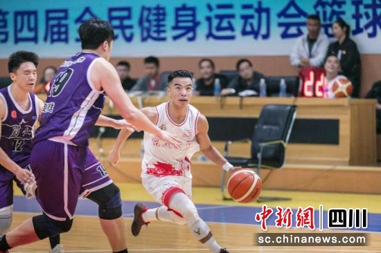 四川省第四届全民健身运动会篮球比赛近日在西昌举行。 四川省体育局供图 四川省第四届全民健身运动会篮球比赛近日在西昌举行。 四川省体育局供图