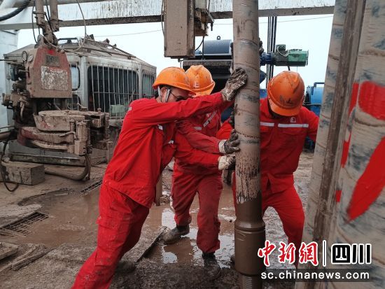 钻井一分公司相关团队正在一线奋战。习天宇 摄 钻井一分公司相关团队正在一线奋战。习天宇 摄