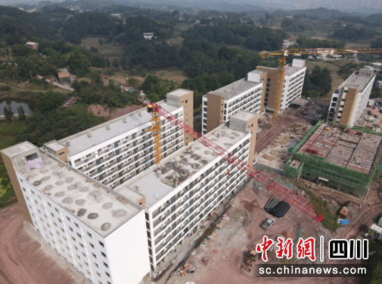 施工现场。陈丽摄 施工现场。陈丽摄