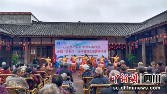 川剧“资阳河”乡村巡回展演活动。雁江区委宣传部 供图 川剧“资阳河”乡村巡回展演活动。雁江区委宣传部 供图
