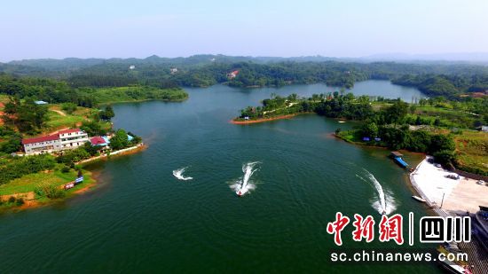 纳溪区大渡口镇马庙水库俯瞰。纳溪区融媒体中心供图 纳溪区大渡口镇马庙水库俯瞰。纳溪区融媒体中心供图