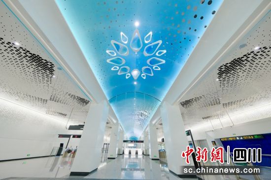 红莲站以水文化为主题,结合锦江的秀美风景及现代江岸景象,展现成都的自然美与都市味。成都轨道集团供图 红莲站以水文化为主题,结合锦江的秀美风景及现代江岸景象,展现成都的自然美与都市味。成都轨道集团供图