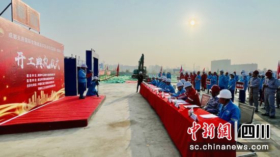 开工仪式现场。彭建 摄 开工仪式现场。彭建 摄
