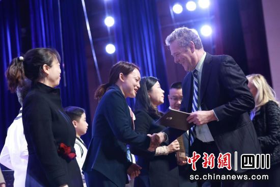 颁奖仪式现场。悠问教育供图 颁奖仪式现场。悠问教育供图