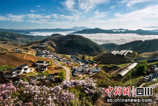 昭觉县火普村的乡村振兴一景。东方电气集团 供图 昭觉县火普村的乡村振兴一景。东方电气集团 供图