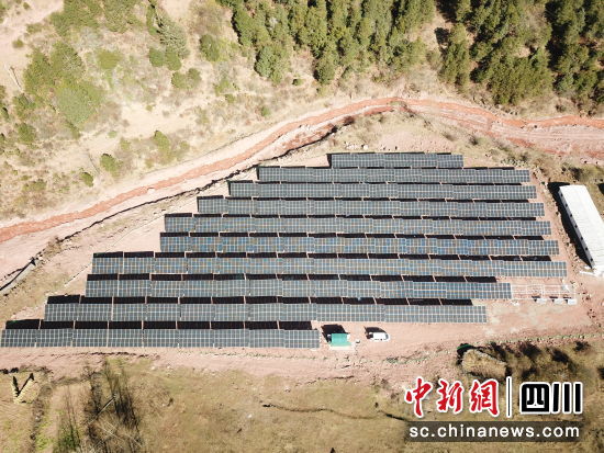 昭觉县火普村综合能源示范项目现场。东方电气集团 供图 昭觉县火普村综合能源示范项目现场。东方电气集团 供图