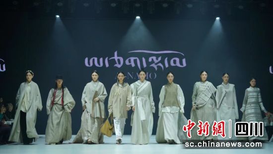 活动现场。成都时装周组委会供图 活动现场。成都时装周组委会供图
