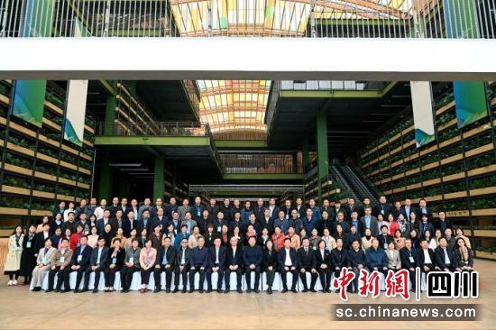 合影。成都市社科联(院)供图 合影。成都市社科联(院)供图