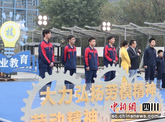 节目录制现场。《天府工匠》节目组供图 节目录制现场。《天府工匠》节目组供图