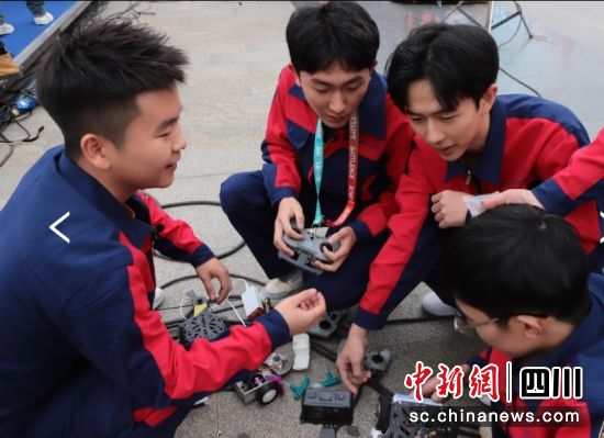 节目录制现场。《天府工匠》节目组供图 节目录制现场。《天府工匠》节目组供图