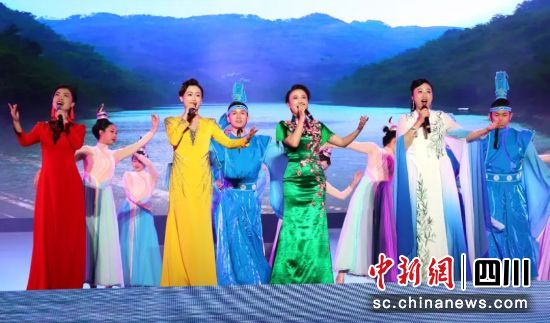 现场演出。宜宾融媒供图 现场演出。宜宾融媒供图