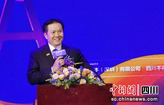 中国健美协会常务副主席兼秘书长古桥在启动大会上致辞。记者安源 摄 中国健美协会常务副主席兼秘书长古桥在启动大会上致辞。记者安源 摄