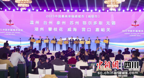 授牌仪式现场。王东摄 授牌仪式现场。王东摄
