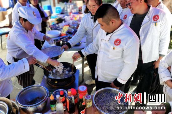 中式烹调培训 实操现场。汶川县委宣传部 供图 中式烹调培训 实操现场。汶川县委宣传部 供图