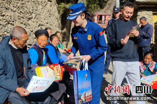 森林草原防灭火入户宣传。汶川县委宣传部 供图 森林草原防灭火入户宣传。汶川县委宣传部 供图
