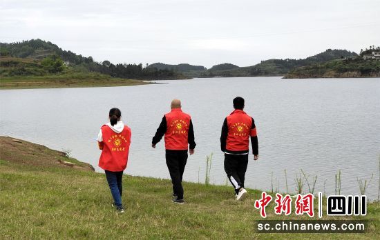 开展日常巡护。 三台县委宣传部供图 开展日常巡护。 三台县委宣传部供图