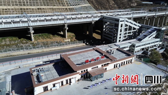 镇江关站。中铁八局 供图 镇江关站。中铁八局 供图