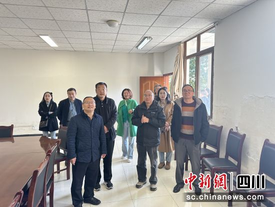 民盟四川省委会调研“盟员之家”。王爵摄 民盟四川省委会调研“盟员之家”。王爵摄