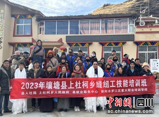 缝纫工技能培训班。壤塘县委宣传部 供图 缝纫工技能培训班。壤塘县委宣传部 供图
