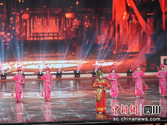 四川省首届川剧汇演汇报演出现场。韩金雨 摄 四川省首届川剧汇演汇报演出现场。韩金雨 摄