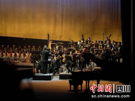 交响诗《这个世界的欢迎词》。(凉山文旅集团 供图) 交响诗《这个世界的欢迎词》。(凉山文旅集团 供图)