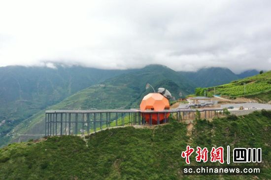 汶川县无忧花果山揽城观景台。汶川县委宣传部 供图 汶川县无忧花果山揽城观景台。汶川县委宣传部 供图