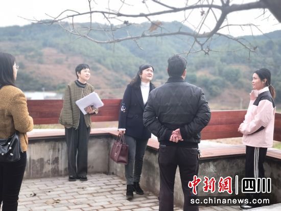 驻村帮扶调研。保寿险攀枝花中支 供图 驻村帮扶调研。保寿险攀枝花中支 供图