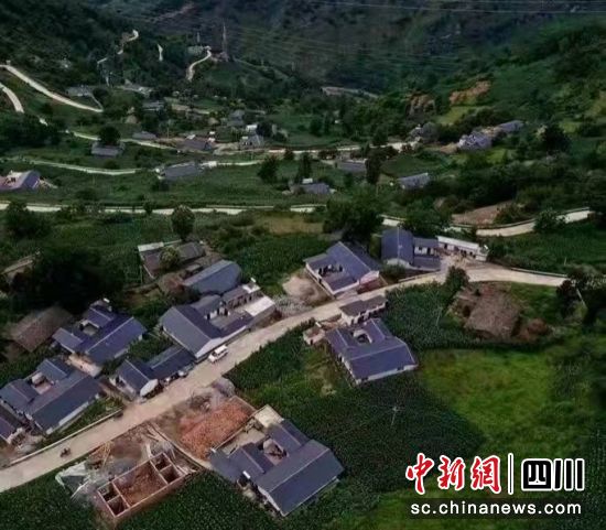 牛洛村民居俯瞰图。(罗美摄) 牛洛村民居俯瞰图。(罗美摄)