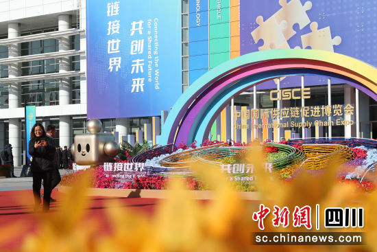 首届链博会11月28日至12月2日在北京举行。 蒋启明 摄 首届链博会11月28日至12月2日在北京举行。 蒋启明 摄
