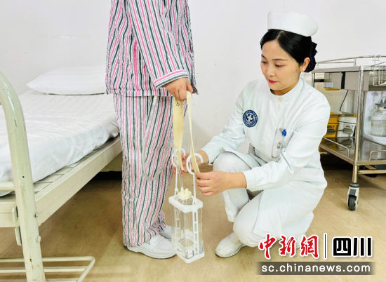胸引便利提。马芳 摄 胸引便利提。马芳 摄
