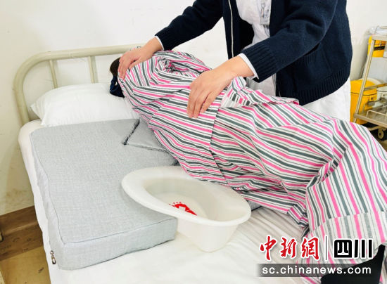 排便辅助垫枕。马芳 摄 排便辅助垫枕。马芳 摄
