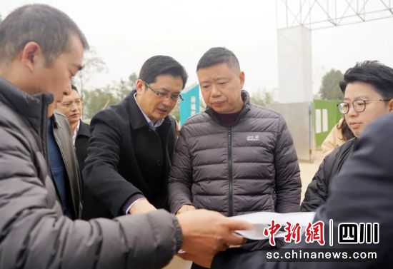 调研现场。雨城融媒 供图 调研现场。雨城融媒 供图