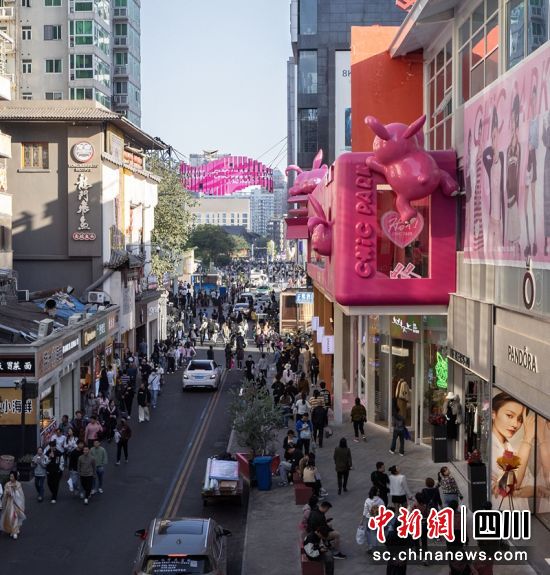 春熙路商圈“上新”。成都市住建局供图 春熙路商圈“上新”。成都市住建局供图