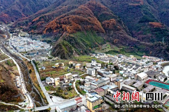 耿达镇全貌(航拍)。汶川县委宣传部 供图 耿达镇全貌(航拍)。汶川县委宣传部 供图