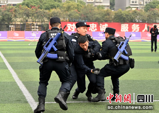 比武交流汇报演练现场。记者安源 摄 比武交流汇报演练现场。记者安源 摄